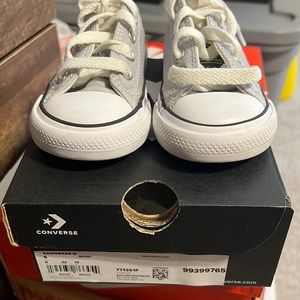 Great condition, 6c wolf grey converse